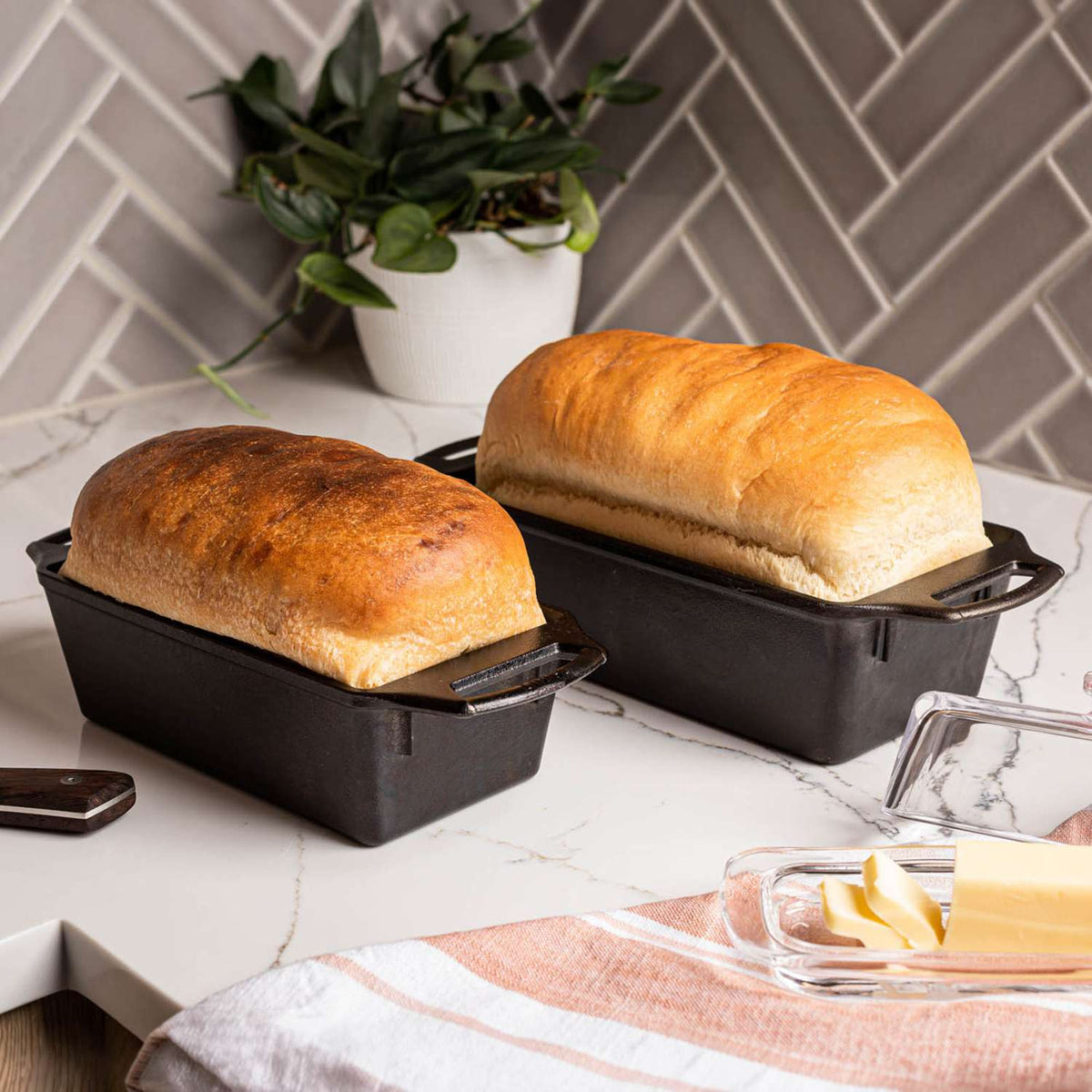 LODGE | Bread pan, Classic, black