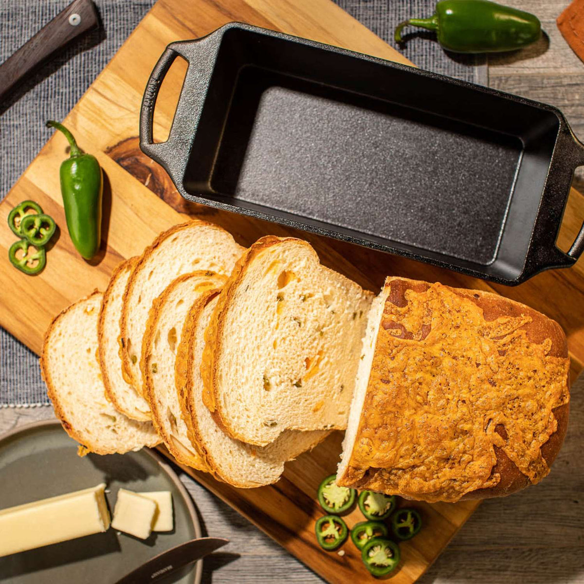 LODGE | Bread pan, Classic, black