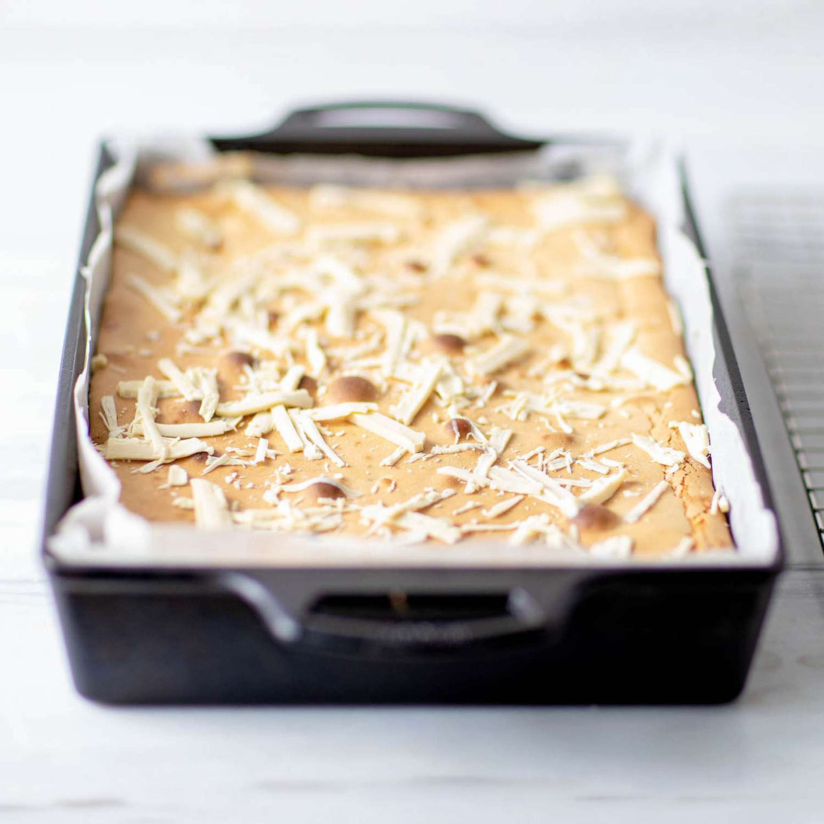 LODGE | Baking pan, Classic, black, 23 cm