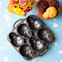 LODGE | Kuchenform, Classic, schwarz, 6 Totenköpfe