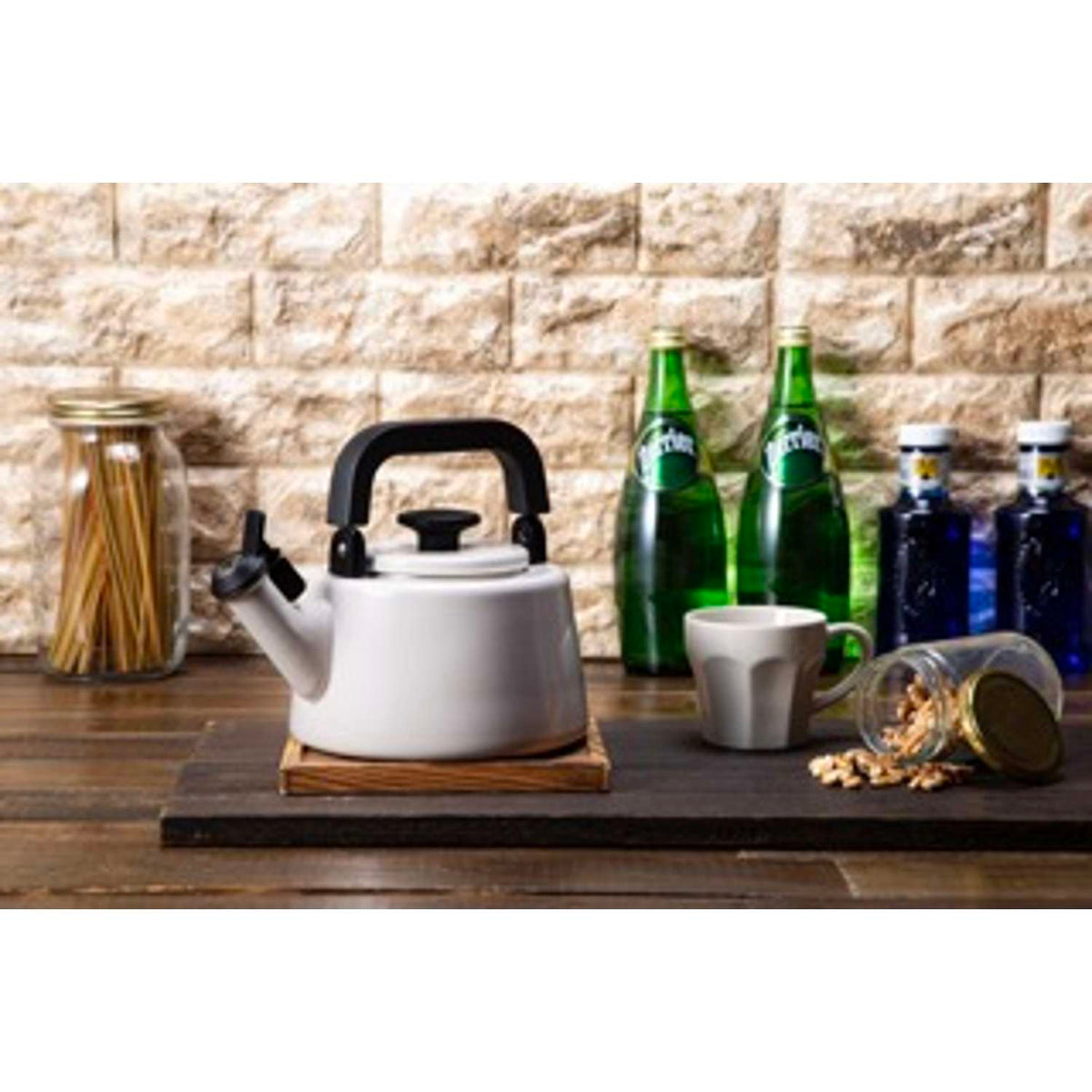 HONEYWARE | Kettle, grey, 2.1 L