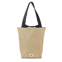 Einkaufstasche mit Tragegurt, isoliert